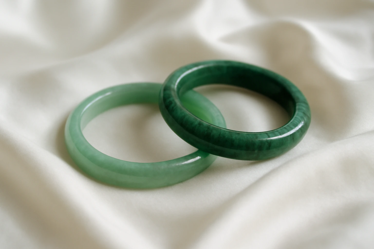Phỉ thúy và nephrite: hai khoáng vật khác nhau, cùng gọi là ngọc